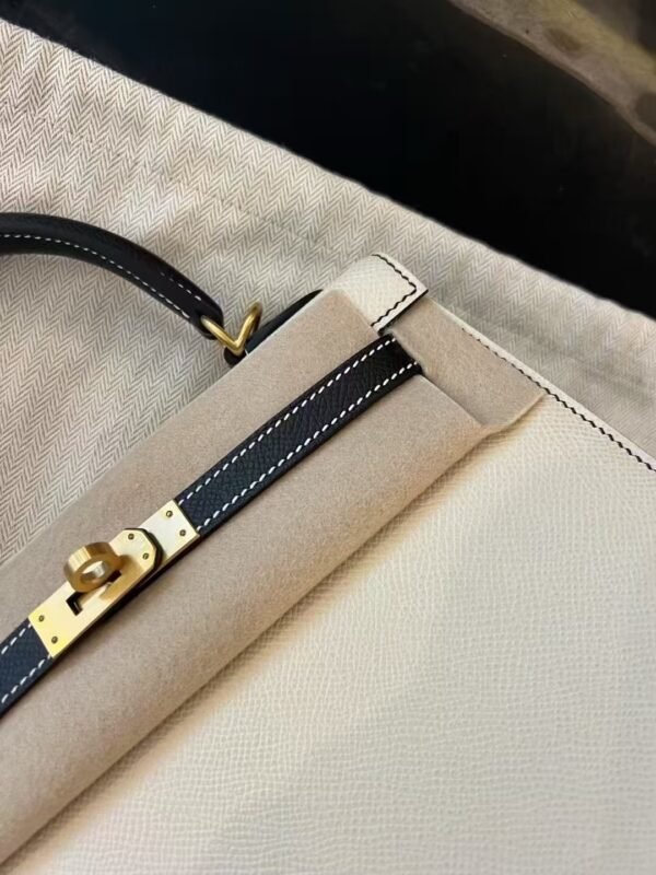 NoNo Xiatian Hermes Kelly 25CM Special Order Epsom Leather CK89 Noir / CK10 Craie Gold Hardware NoNo Xiatian Hermes Kelly 25CM Special Order Epsom Leather CK89 Noir / CK10 Craie Gold Hardware